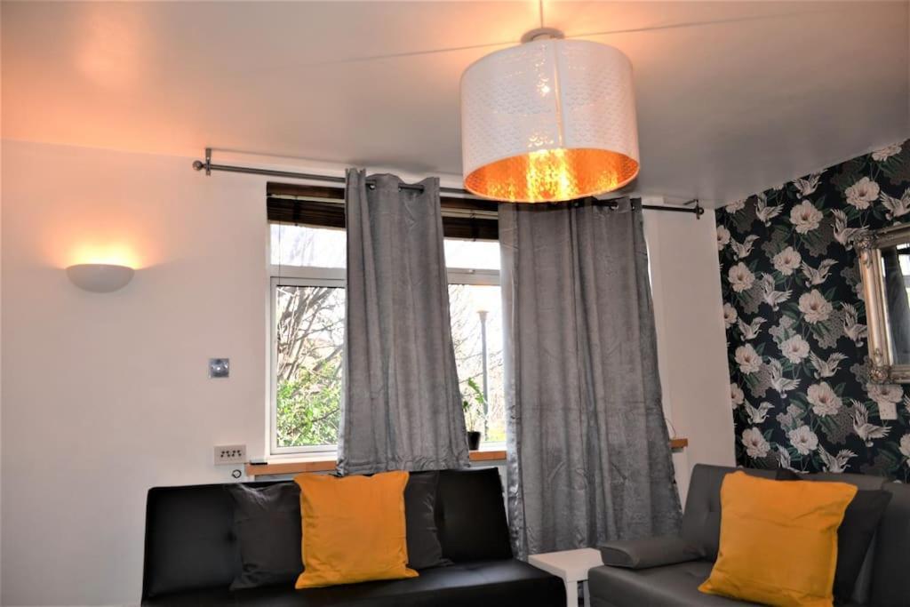 London Zone 2, 2 Bedroom House Exterior photo