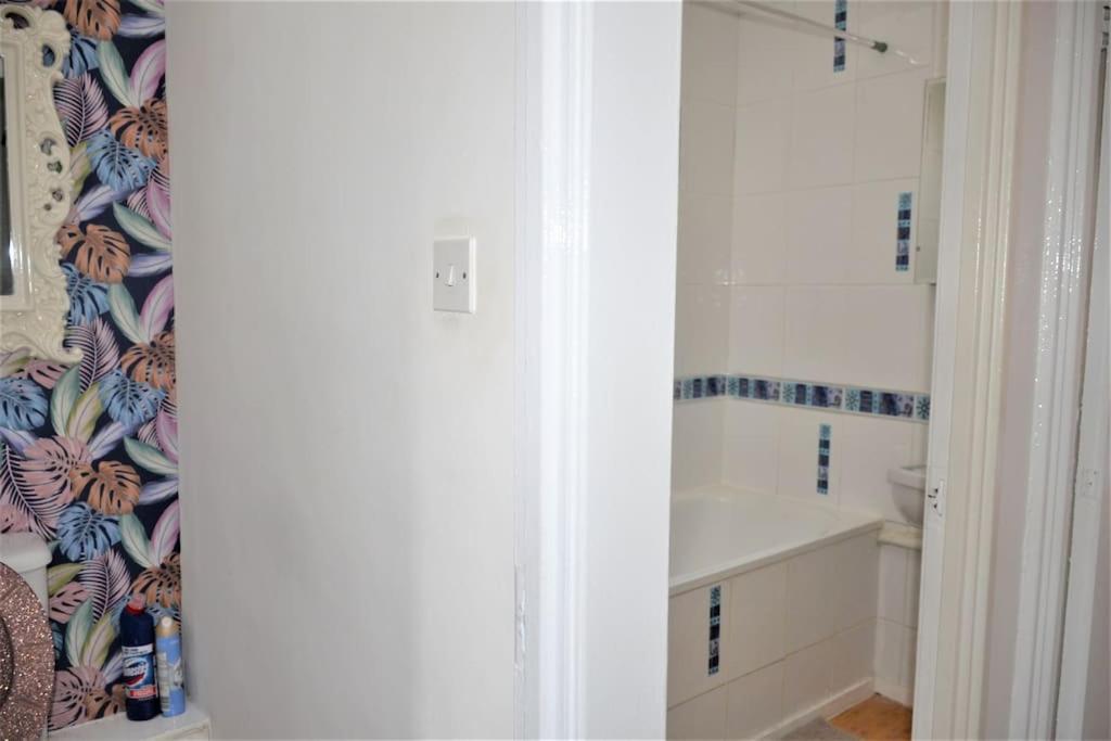 London Zone 2, 2 Bedroom House Exterior photo