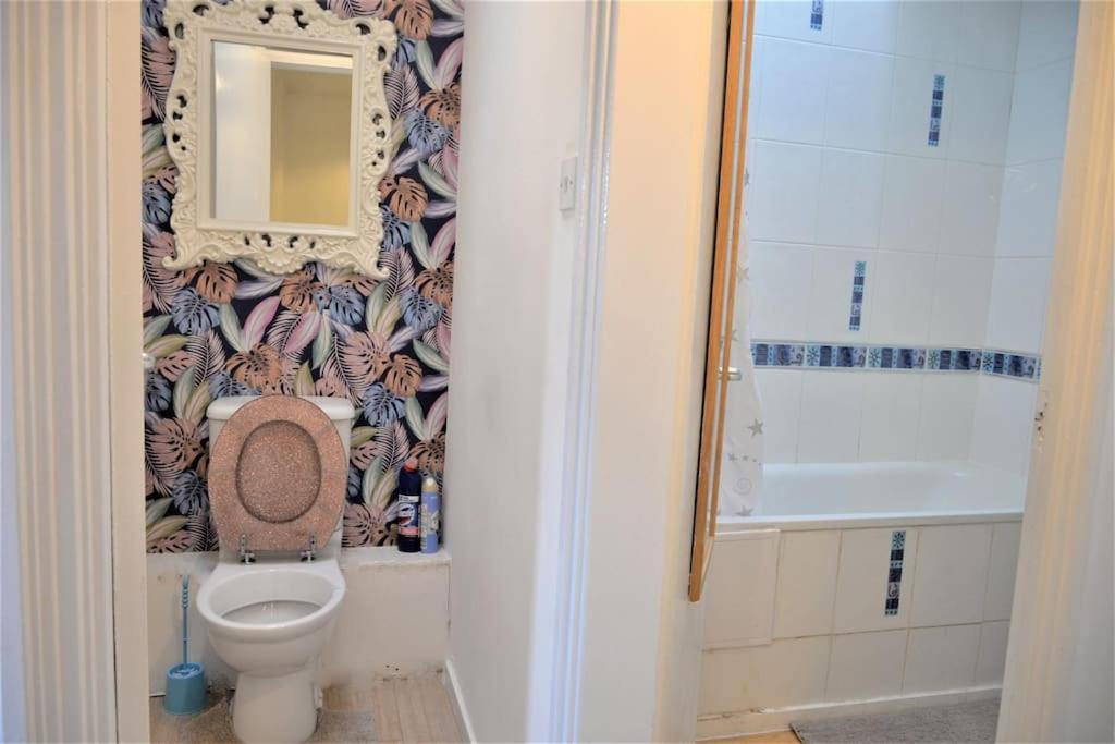 London Zone 2, 2 Bedroom House Exterior photo