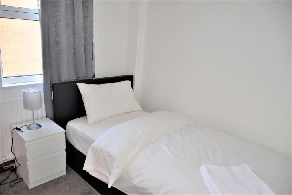 London Zone 2, 2 Bedroom House Exterior photo